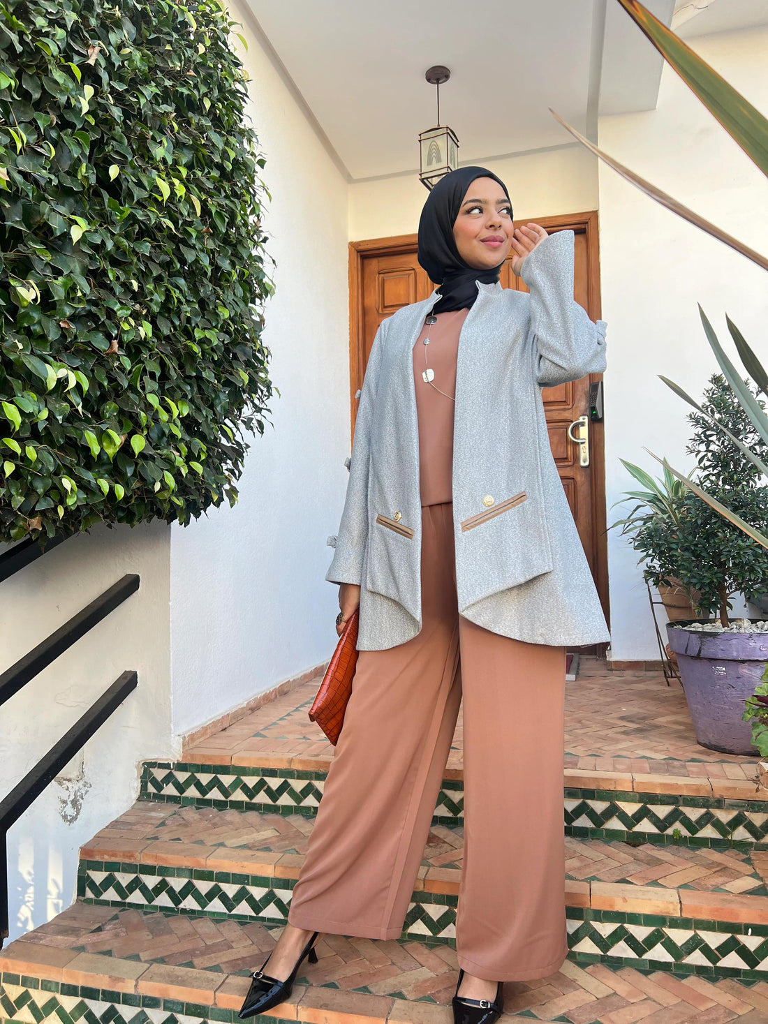 Manteau gris – Élégance intemporelle et caractère subtil