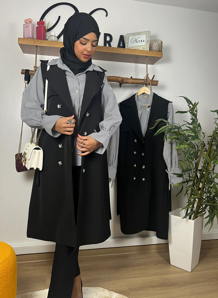 Trench noir et chemise rayée