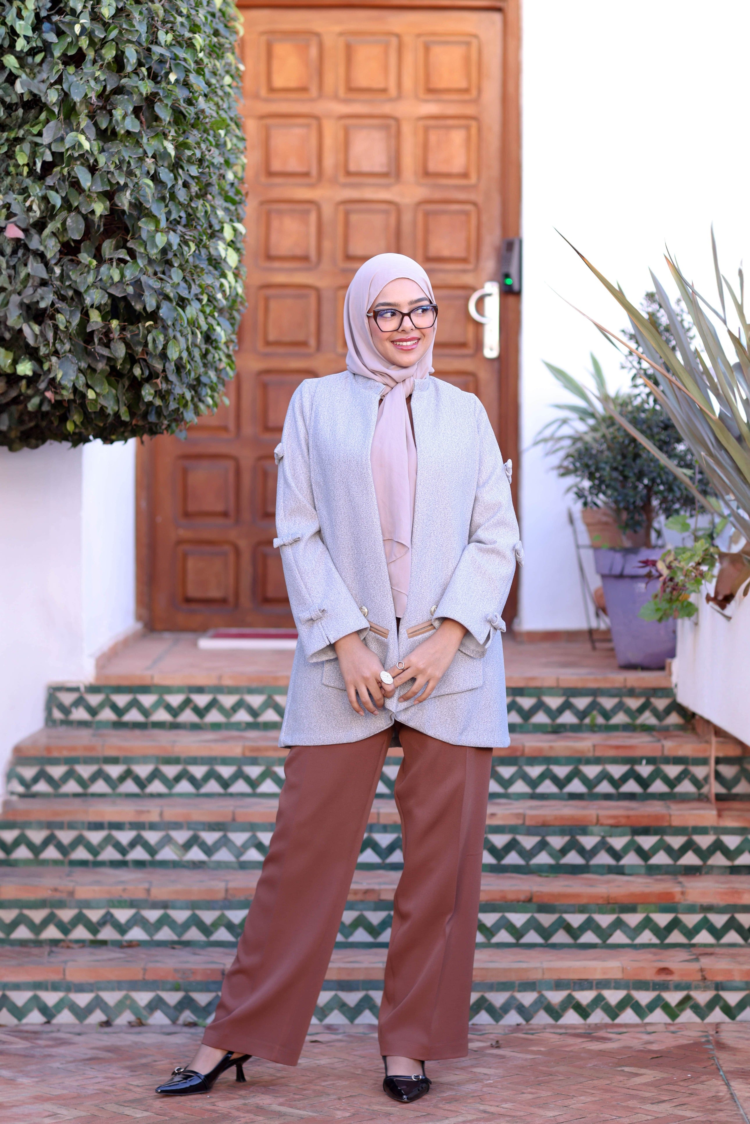 Manteau gris – Élégance intemporelle et caractère subtil