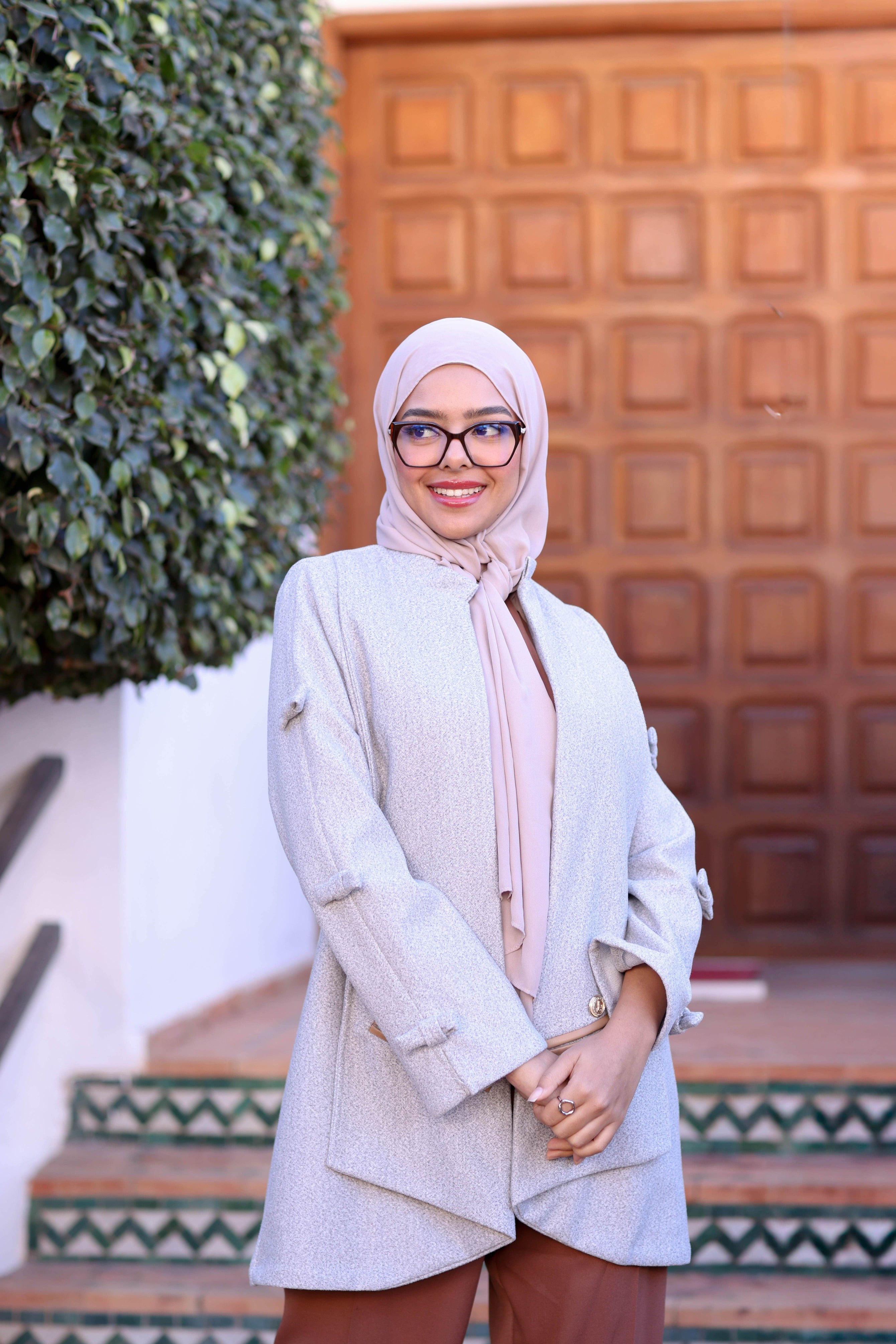 Manteau gris – Élégance intemporelle et caractère subtil