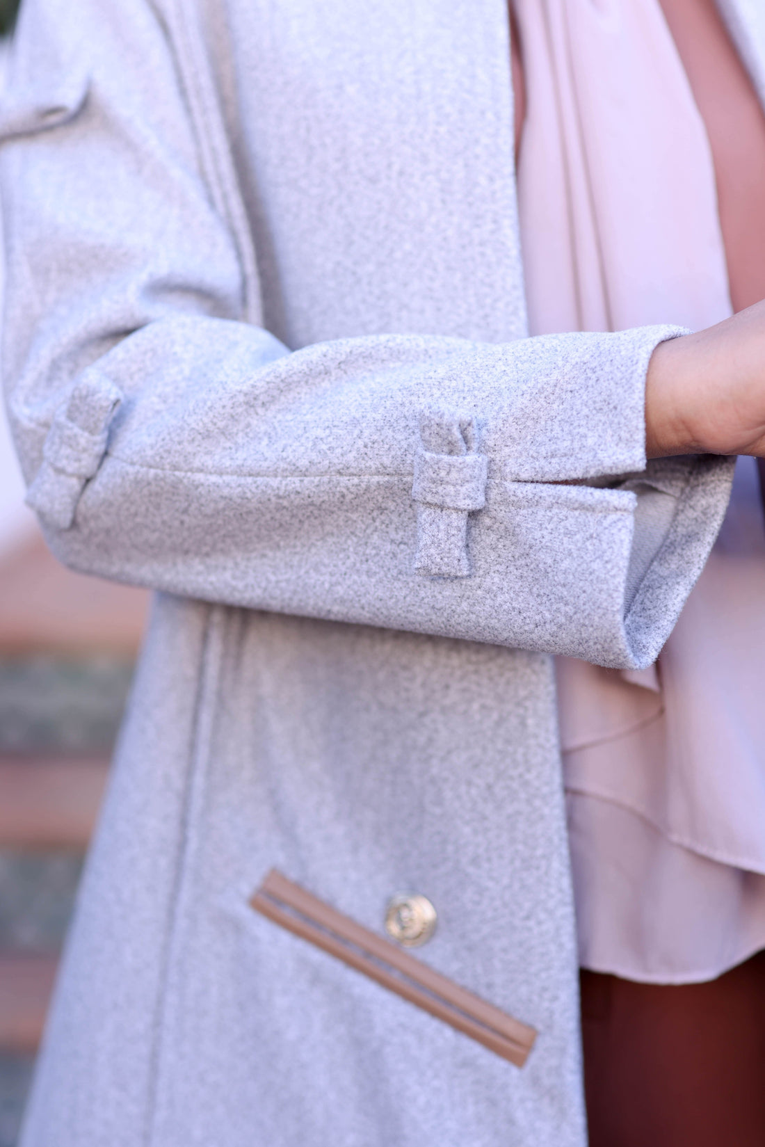 Manteau gris – Élégance intemporelle et caractère subtil