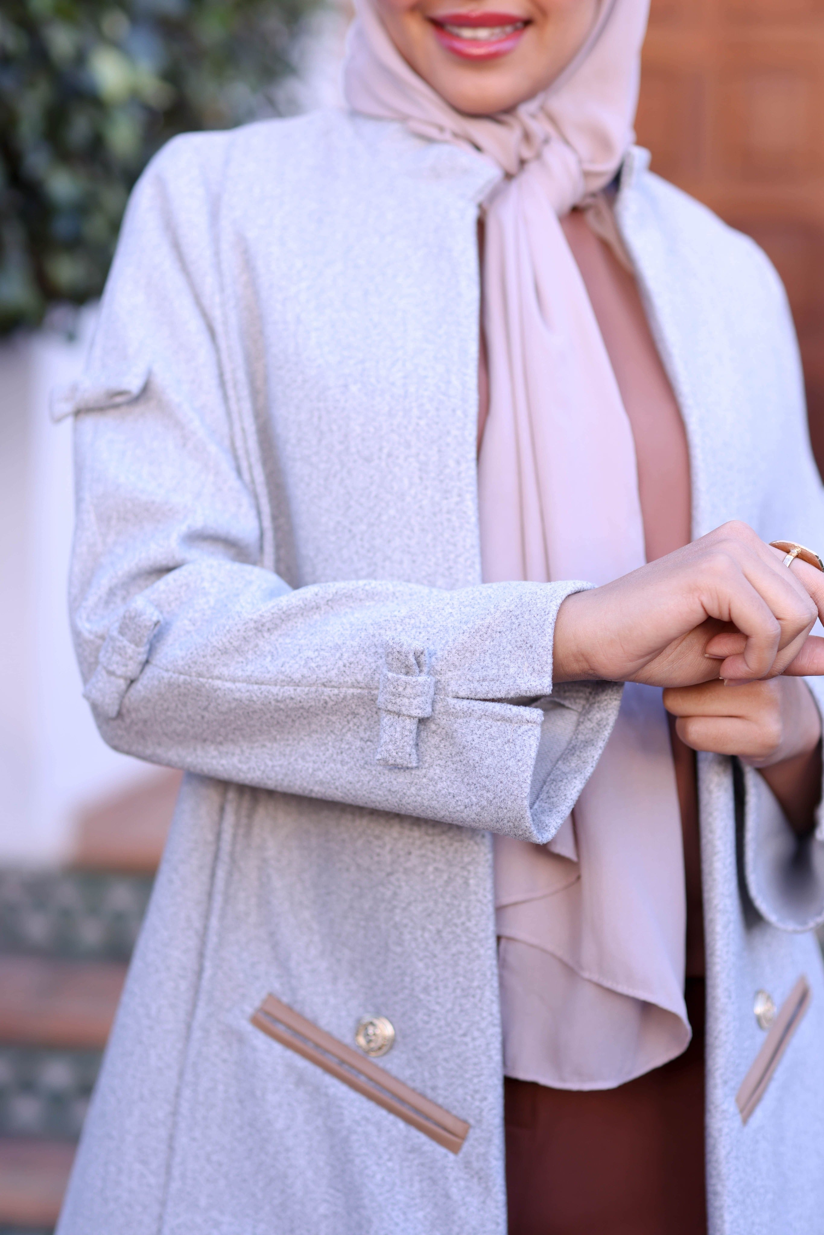 Manteau gris – Élégance intemporelle et caractère subtil