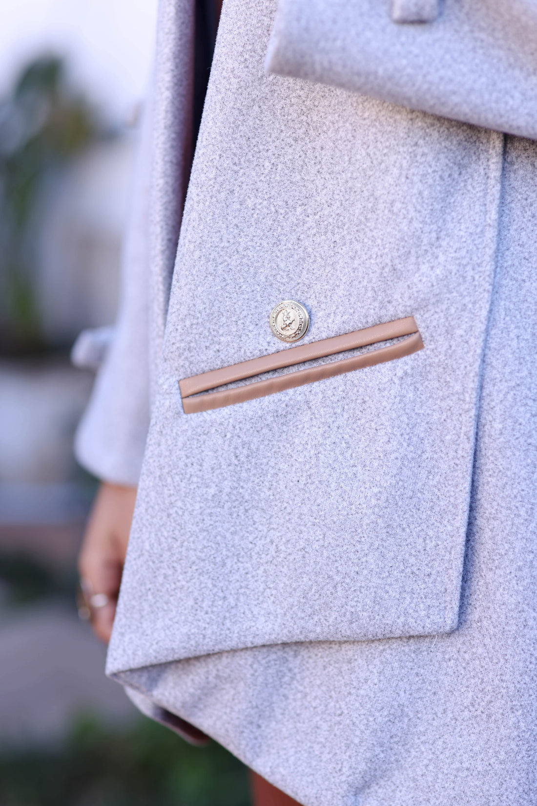 Manteau gris – Élégance intemporelle et caractère subtil